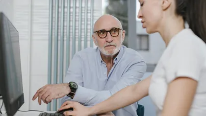 Image of a man consulting a doctor.