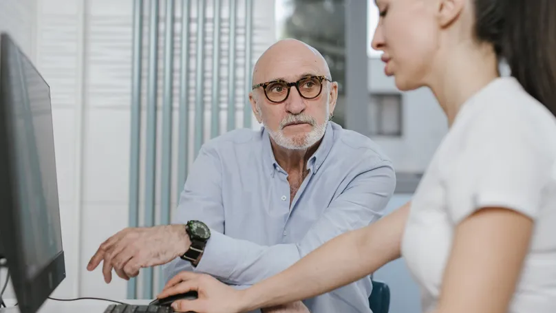 Image of a man consulting a doctor.
